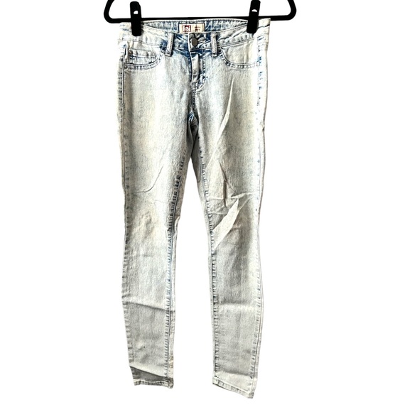 lei Denim - LEI | ACID WASH SKINNY JEANS - STRETCHY DENIM JEGGING